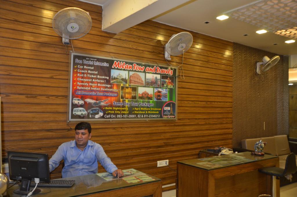 Hotel Milan Deluxe New Delhi Exteriör bild
