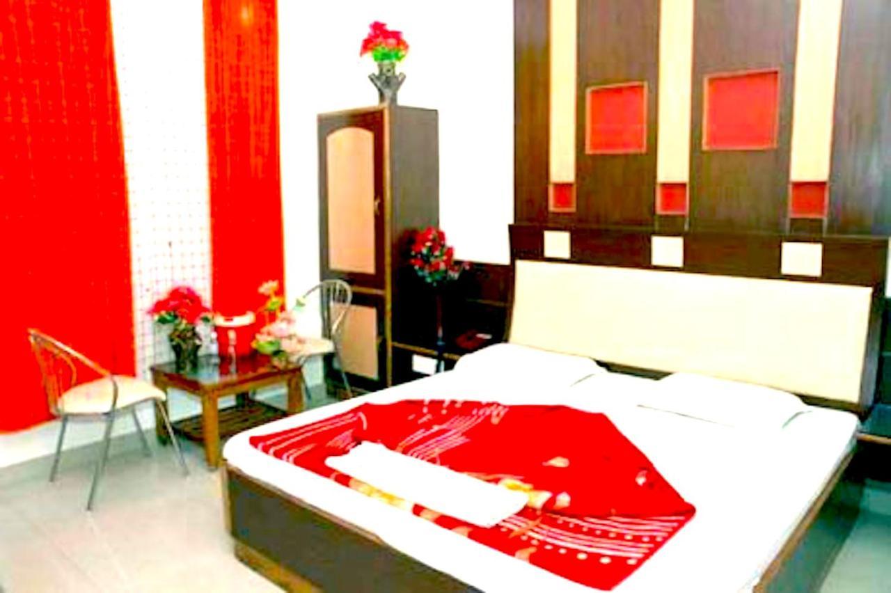 Hotel Milan Deluxe New Delhi Exteriör bild