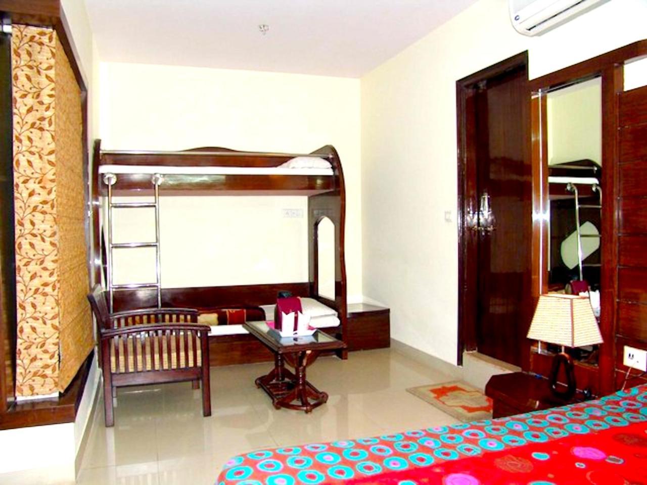 Hotel Milan Deluxe New Delhi Exteriör bild