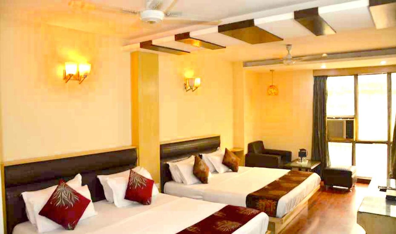 Hotel Milan Deluxe New Delhi Exteriör bild